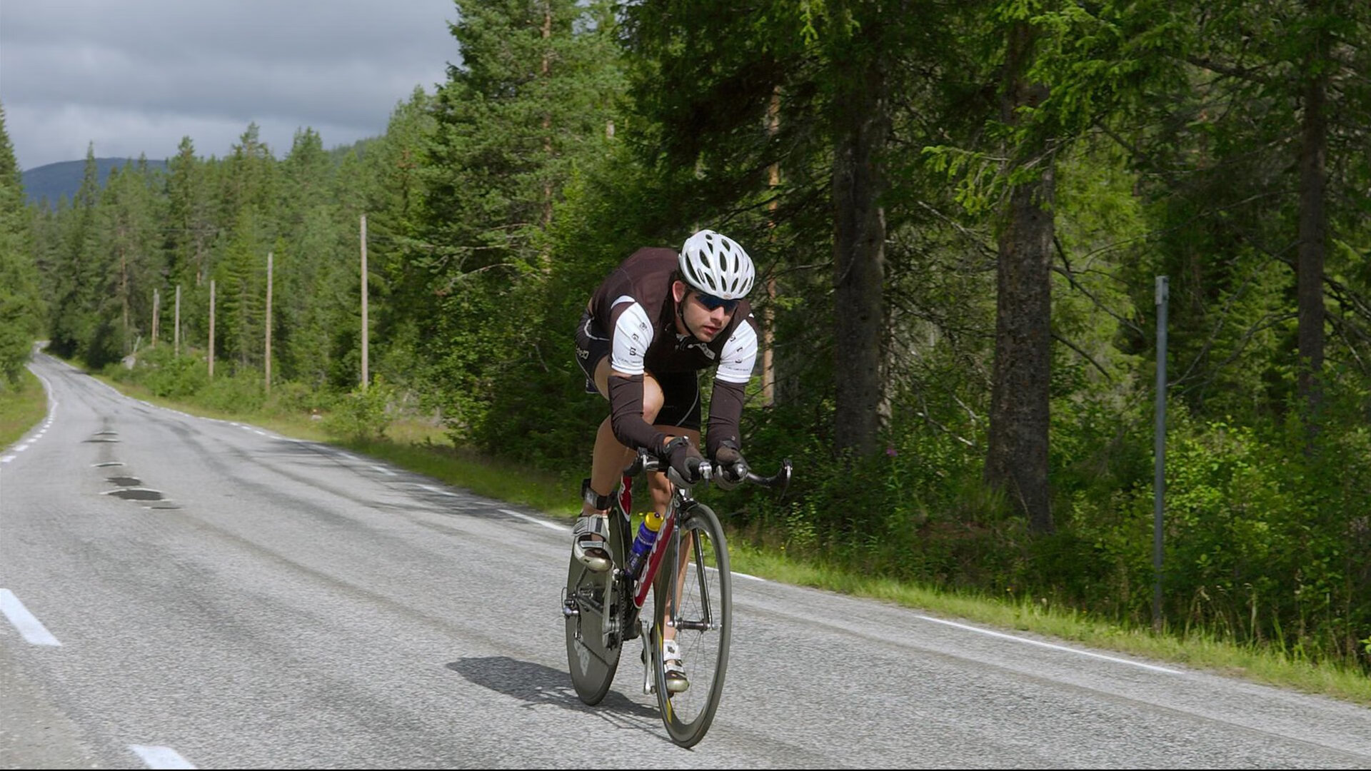 开云体育平台APP-铁壁与锋芒，爱德华兹如何用防守艺术主宰骑士对阵黄蜂之战