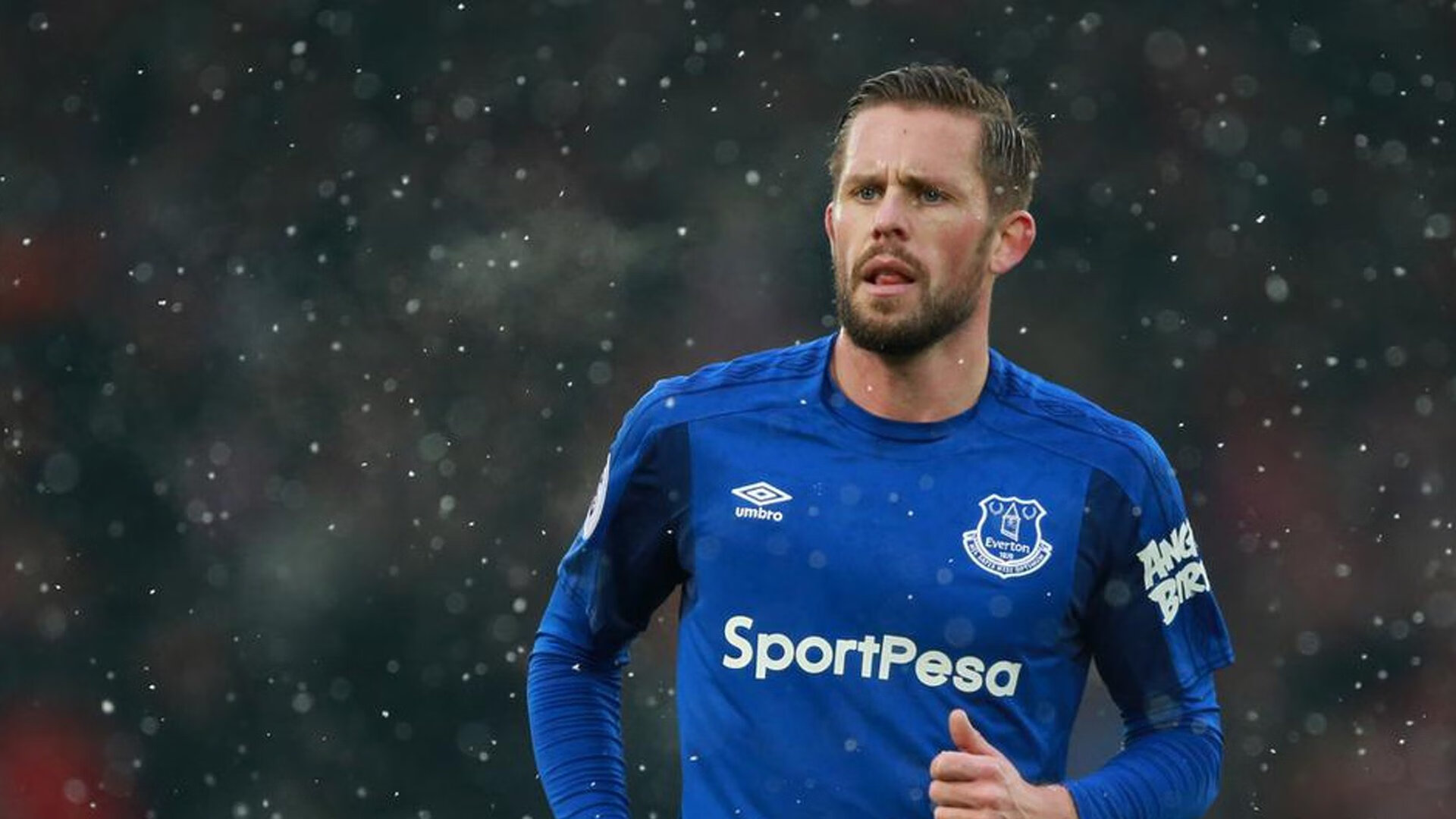 赛道上的心跳时刻，佩雷兹关键制胜，雷诺车队险胜阿斯顿马丁